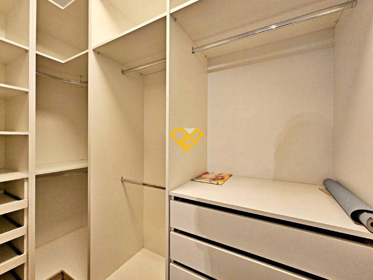 Sobreposta Alta à venda no Vila Belmiro: Suíte 2 - closet