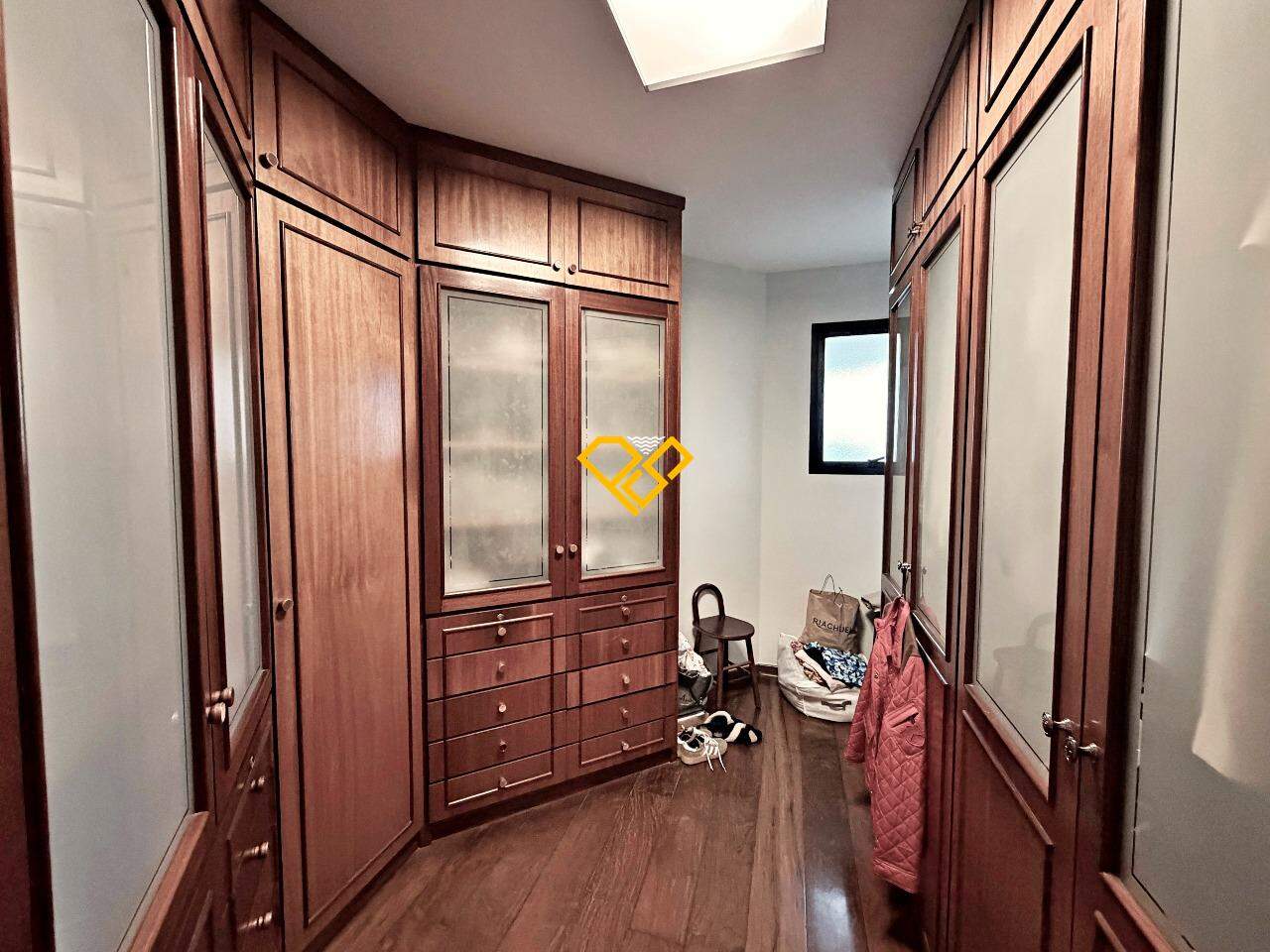 Apartamento à venda no Gonzaga: Dormitório 1 - suíte master - closet