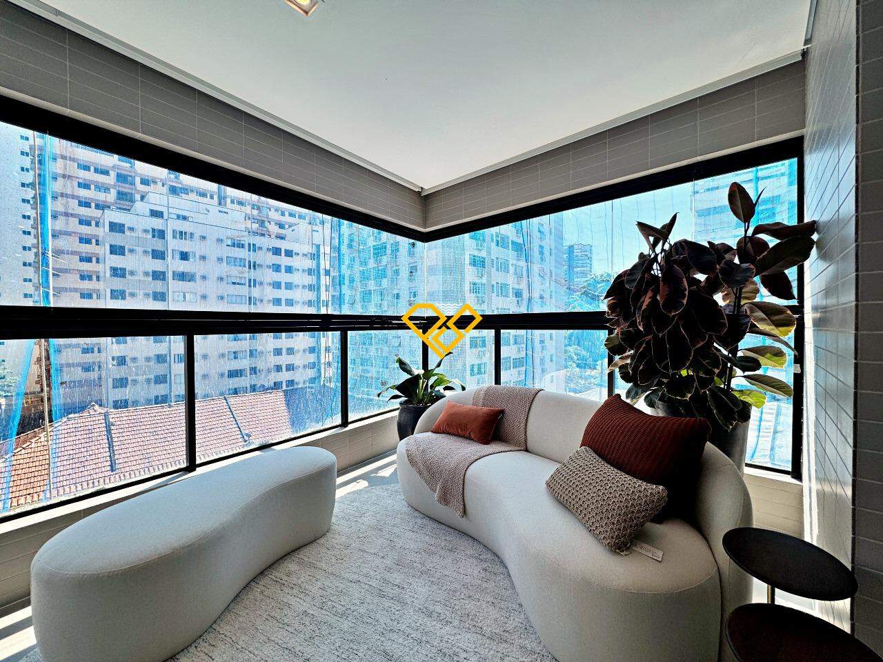 Apartamento à venda no Aparecida: Varanda com churrasqueira