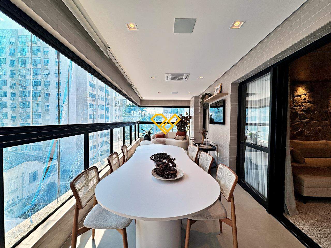 Apartamento à venda no Aparecida: Varanda com churrasqueira