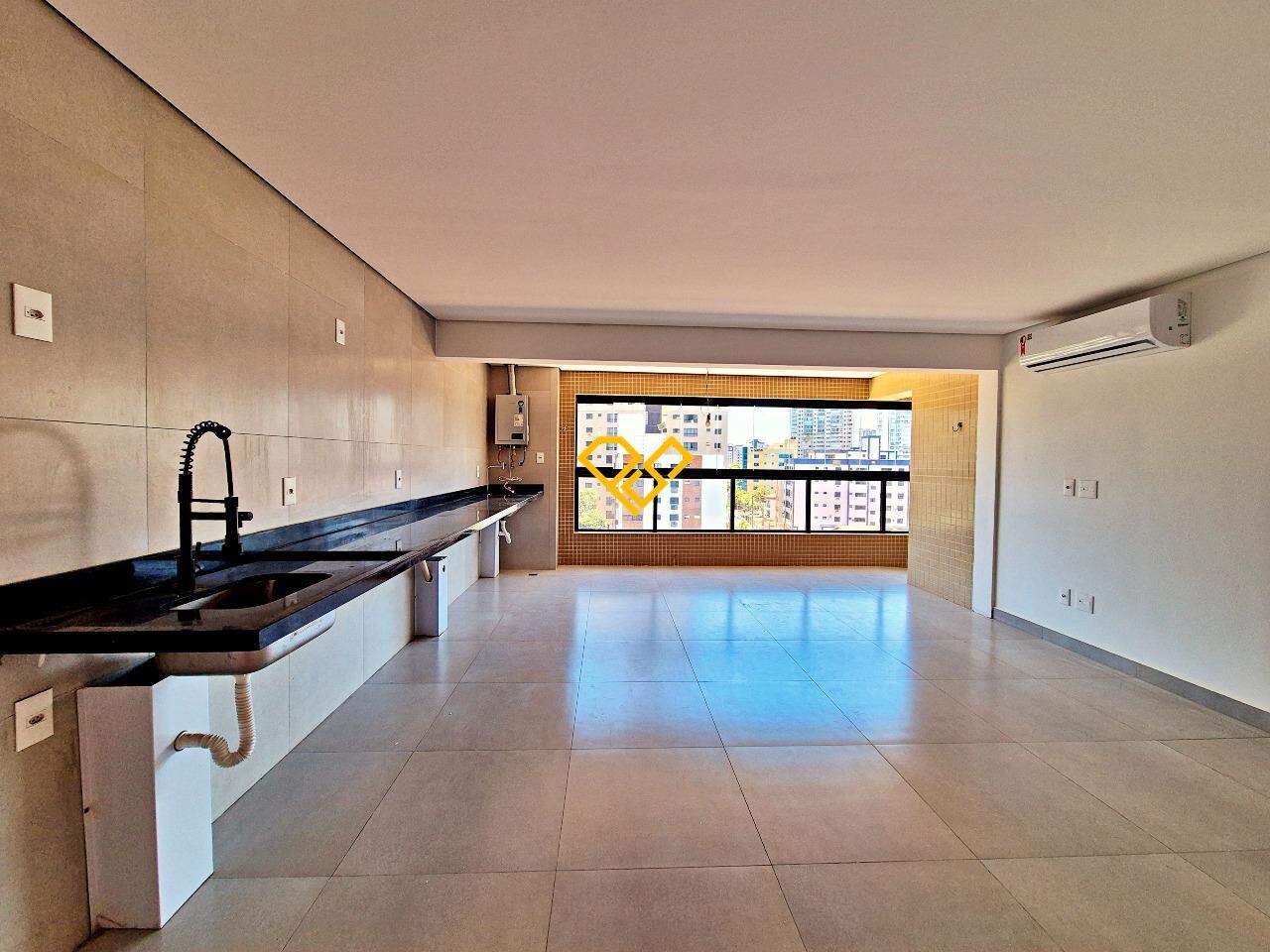 Apartamento à venda no Ponta da Praia: 