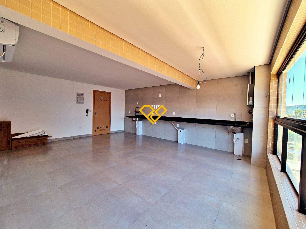 Apartamento à venda no Ponta da Praia: 
