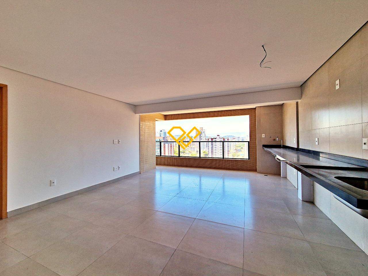 Apartamento à venda no Ponta da Praia: 