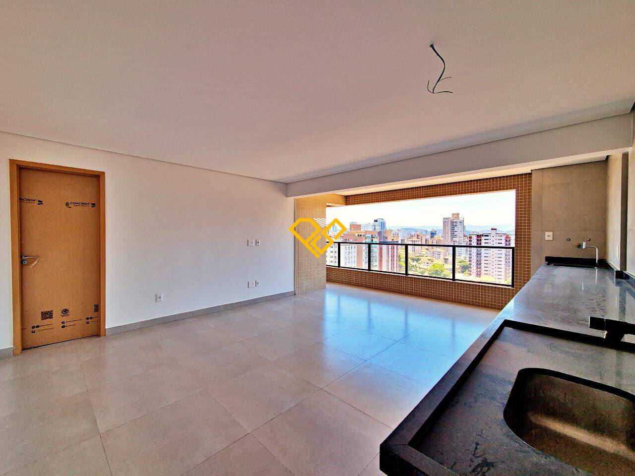 Apartamento à venda no Ponta da Praia: 