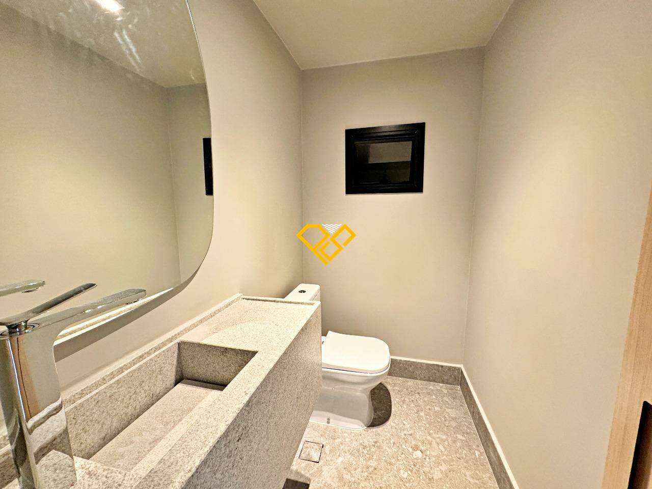 Apartamento à venda no Boqueirão: Lavabo