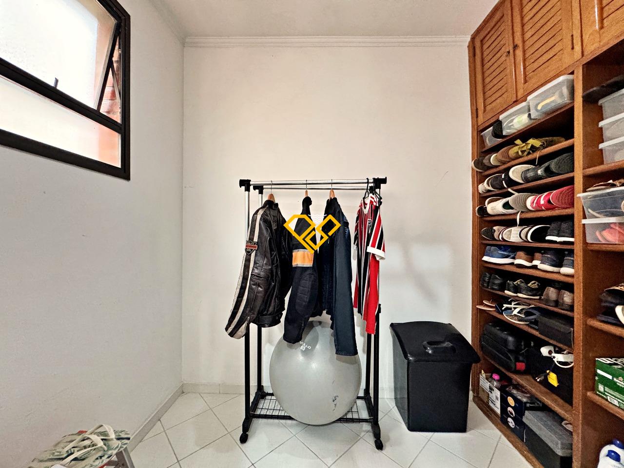 Apartamento à venda no Embaré: Dependência