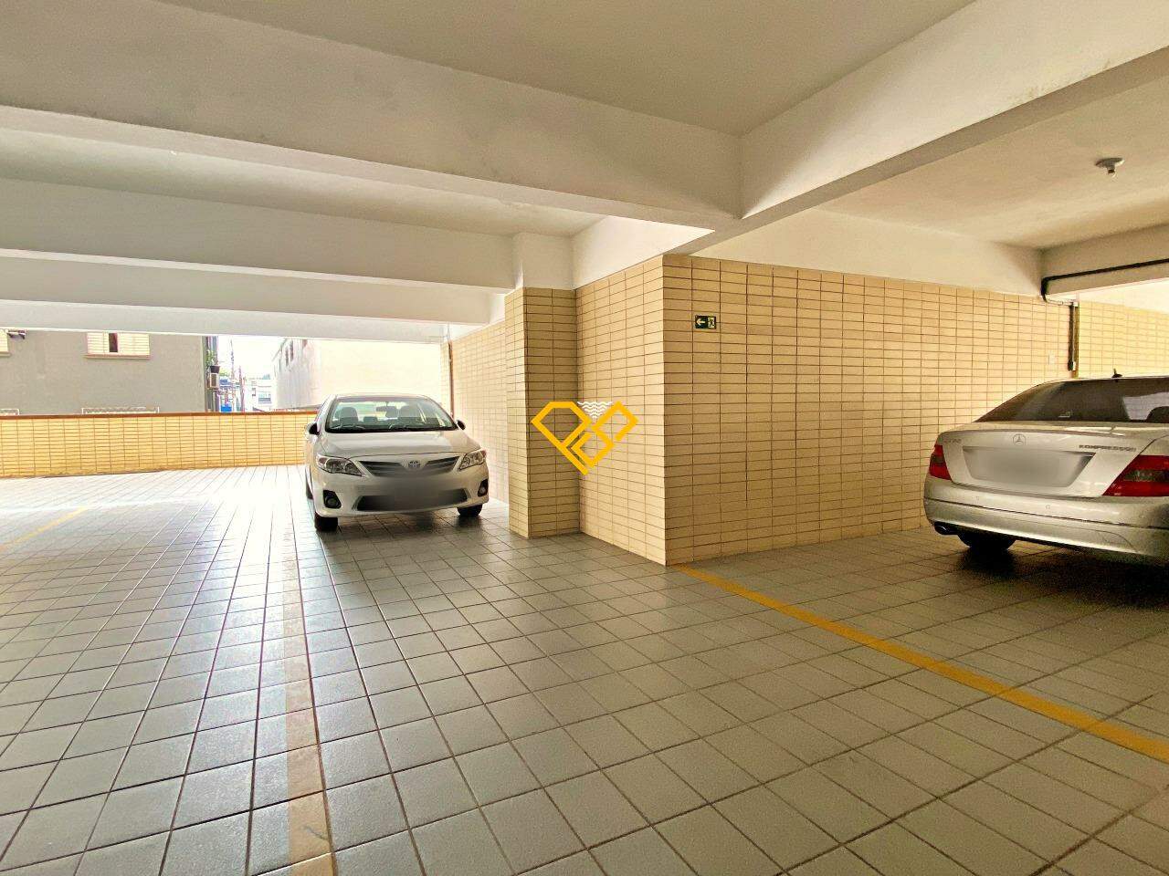 Apartamento para aluguel no Ponta da Praia: Garagem