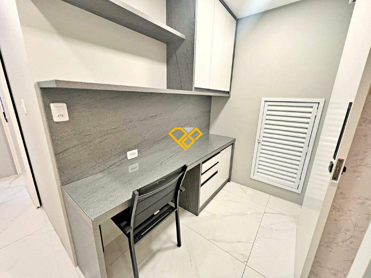 Apartamento para aluguel no Ponta da Praia: Escritório