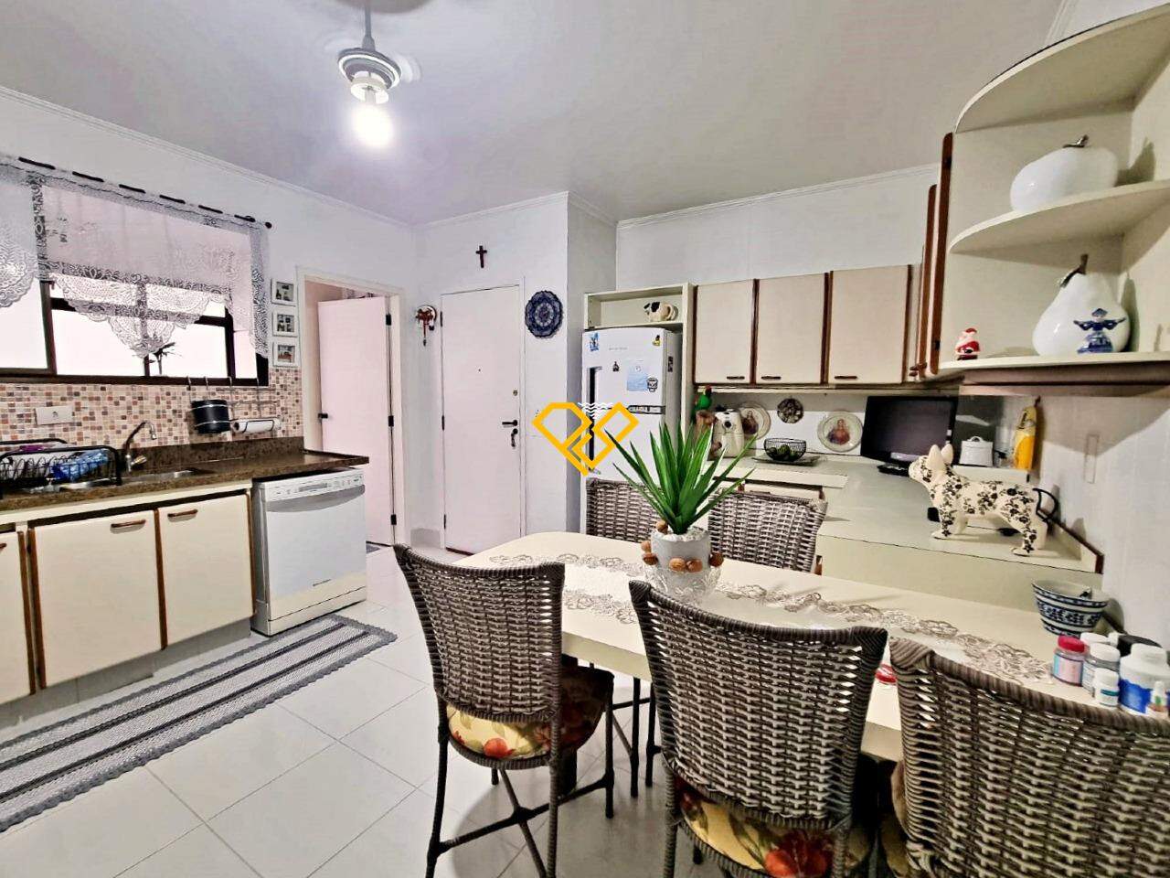Apartamento à venda no Gonzaga: Cozinha