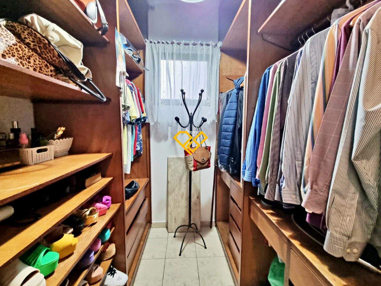 Apartamento à venda no Gonzaga: Closet