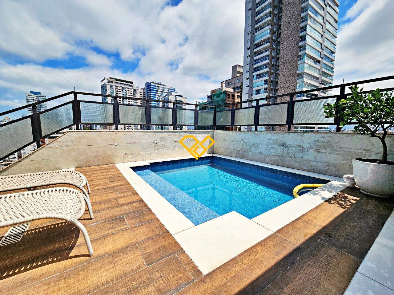 Cobertura à venda no Aparecida: Piscina