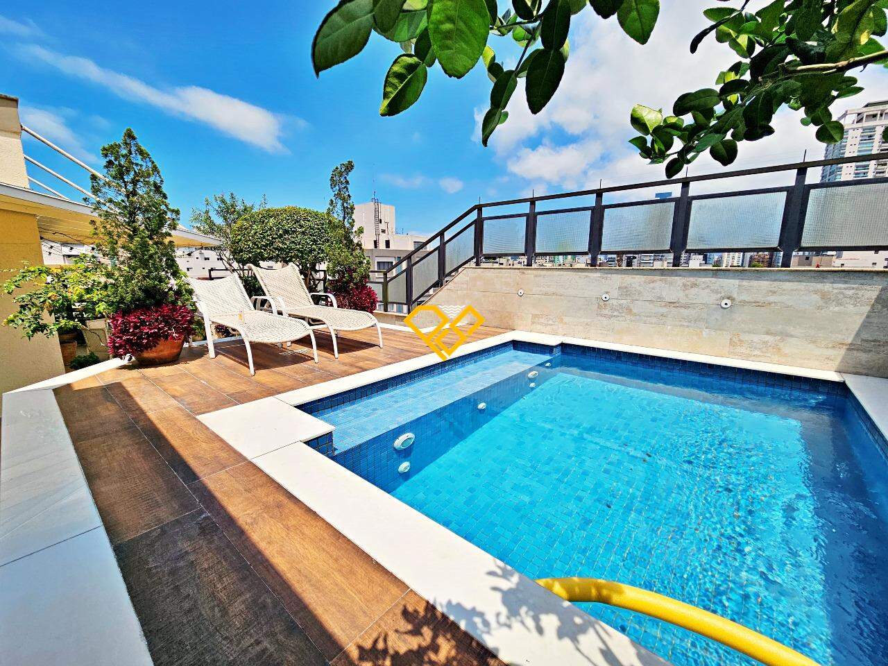 Cobertura à venda no Aparecida: Piscina