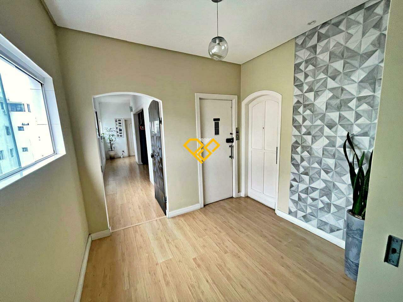 Apartamento à venda no Boqueirão: Hsll de entrada
