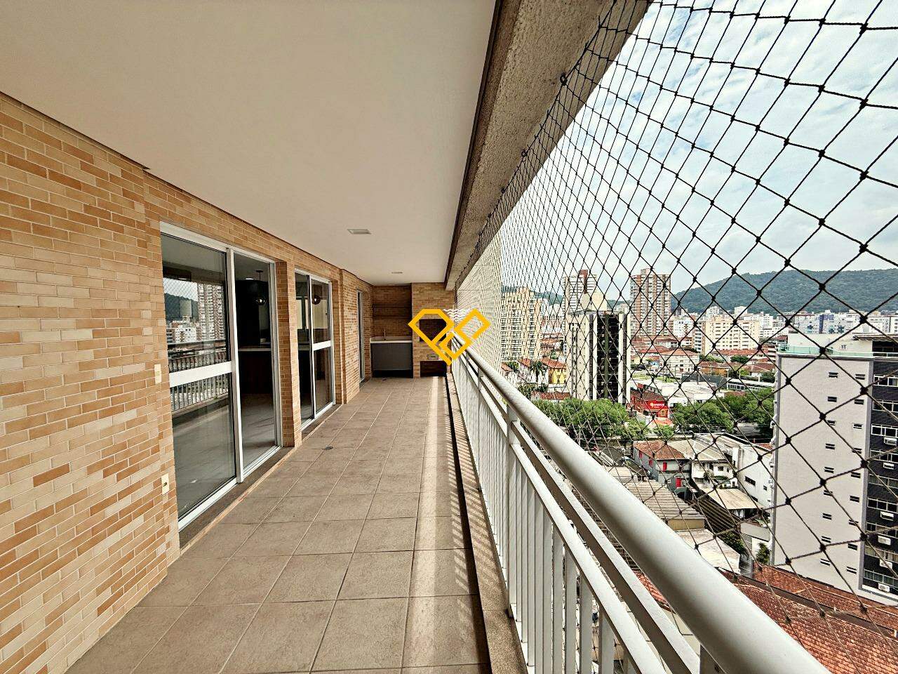 Apartamento à venda no Gonzaga: Varanda com churrasqueira