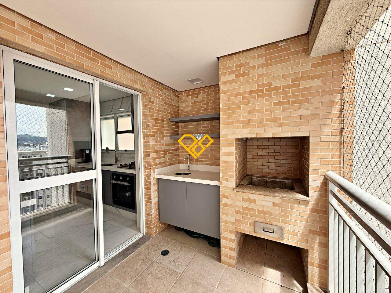 Apartamento à venda no Gonzaga: Varanda com churrasqueira