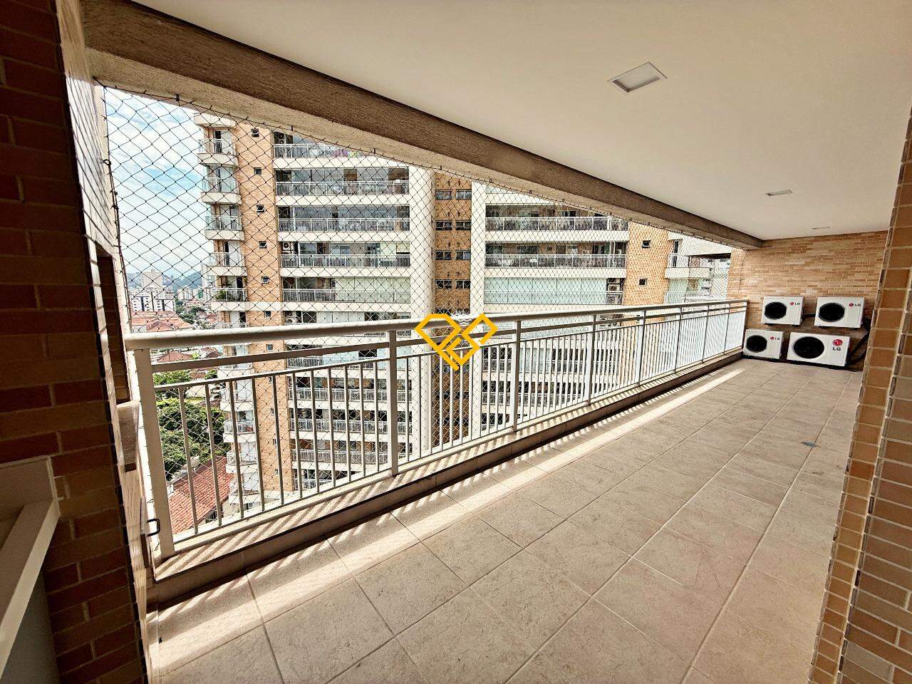 Apartamento à venda no Gonzaga: Varanda com churrasqueira