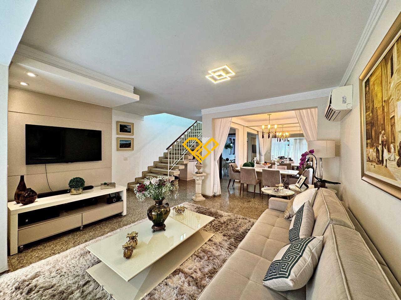 Sobrado à venda no Embaré: 