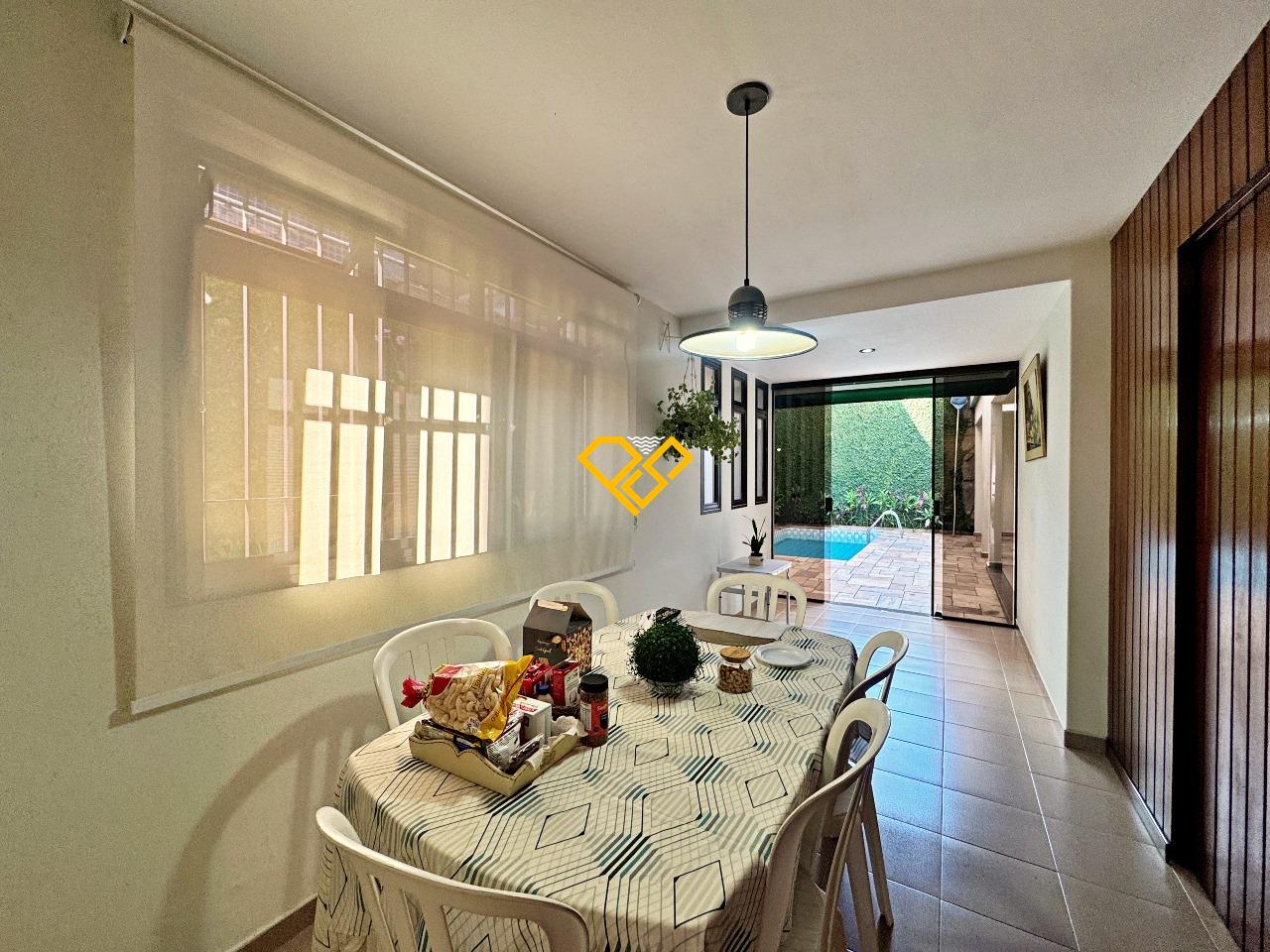 Sobrado à venda no Embaré: 