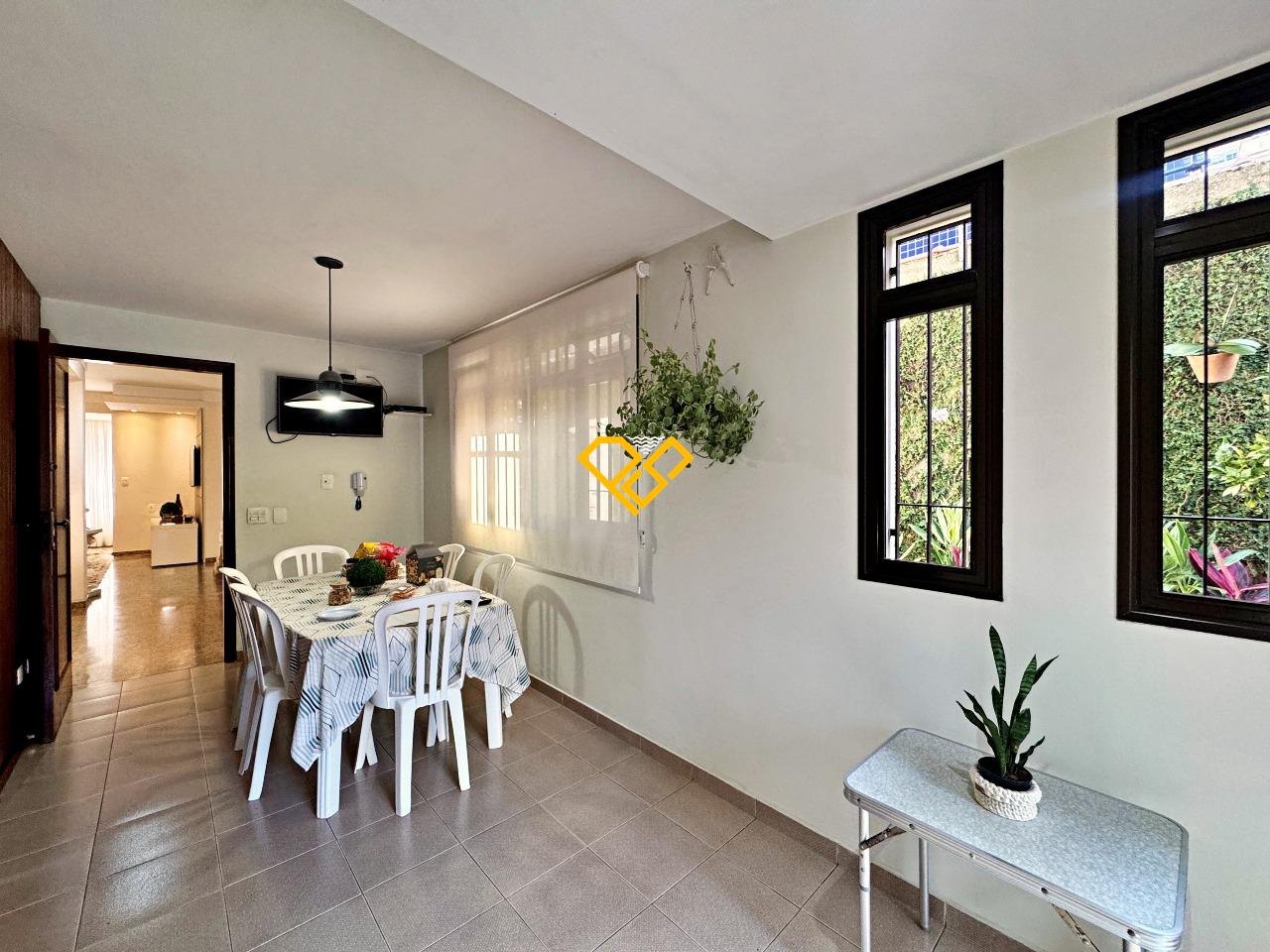 Sobrado à venda no Embaré: 