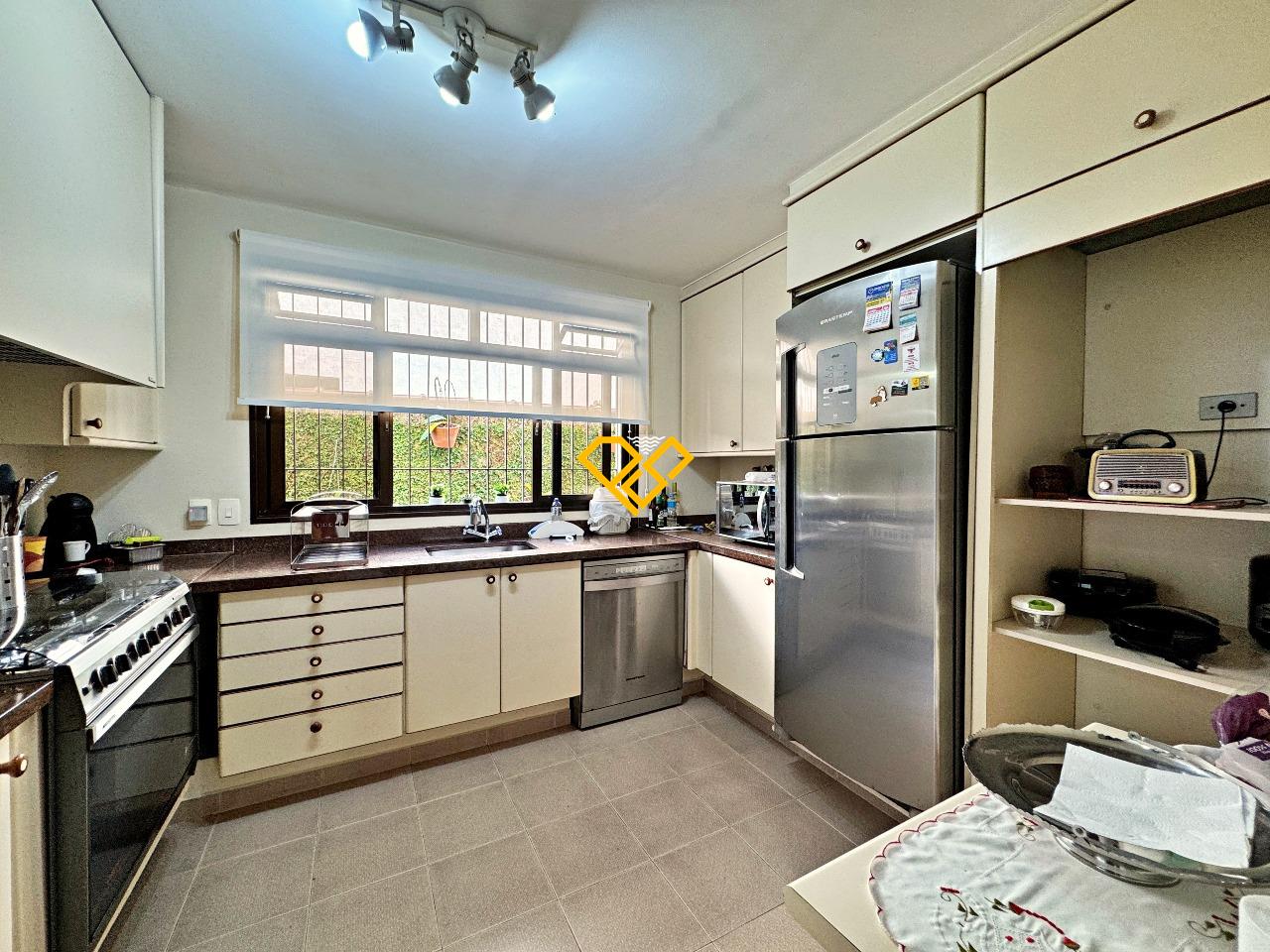 Sobrado à venda no Embaré: 