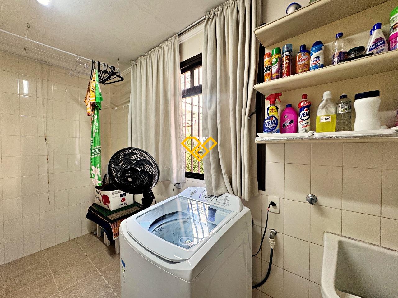 Sobrado à venda no Embaré: 