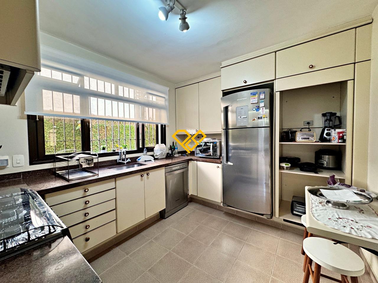 Sobrado à venda no Embaré: 