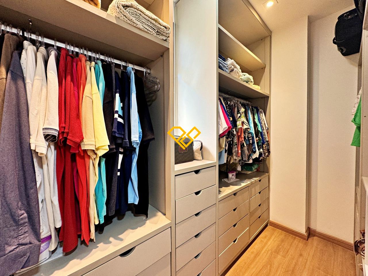 Sobrado à venda no Embaré: 