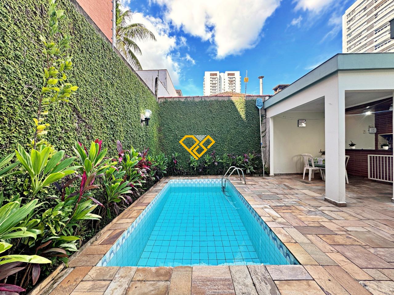 Sobrado à venda no Embaré: 