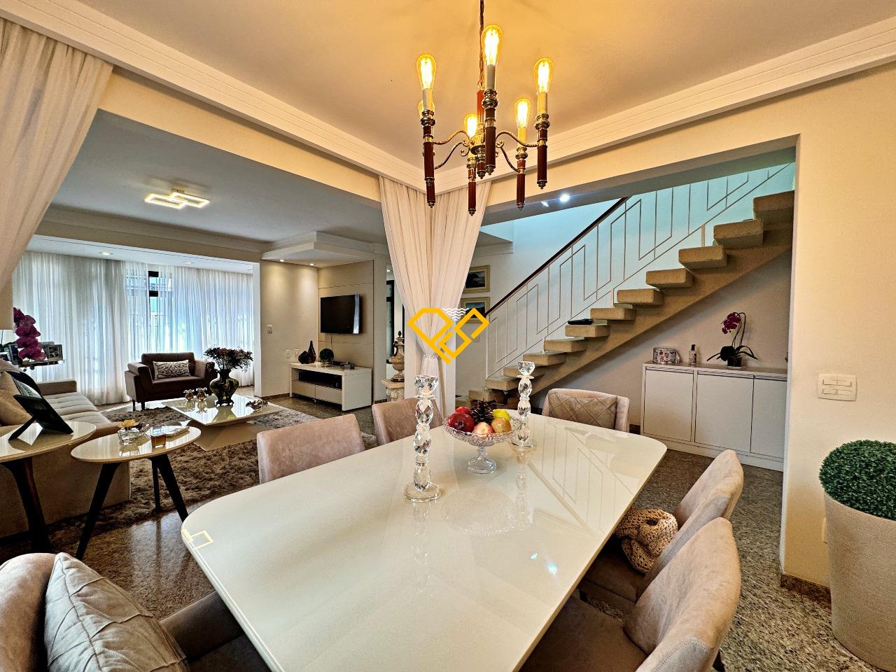 Sobrado à venda no Embaré: 