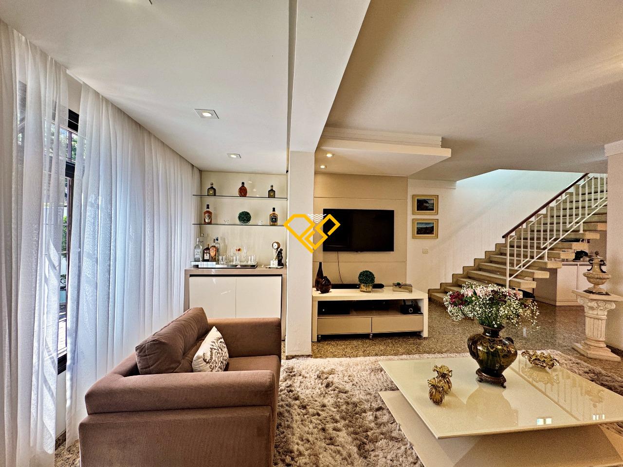 Sobrado à venda no Embaré: 