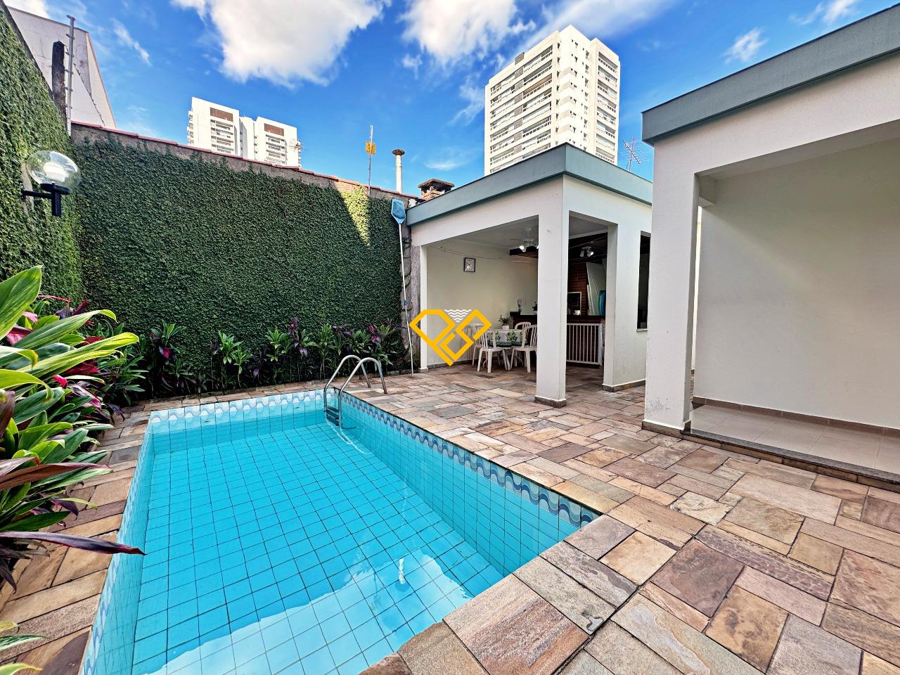 Sobrado à venda no Embaré: 