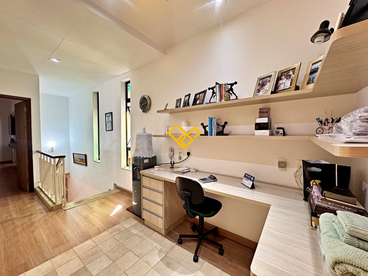 Sobrado à venda no Embaré: 