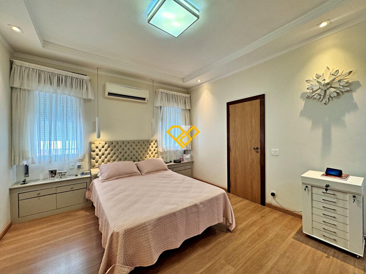 Sobrado à venda no Embaré: 