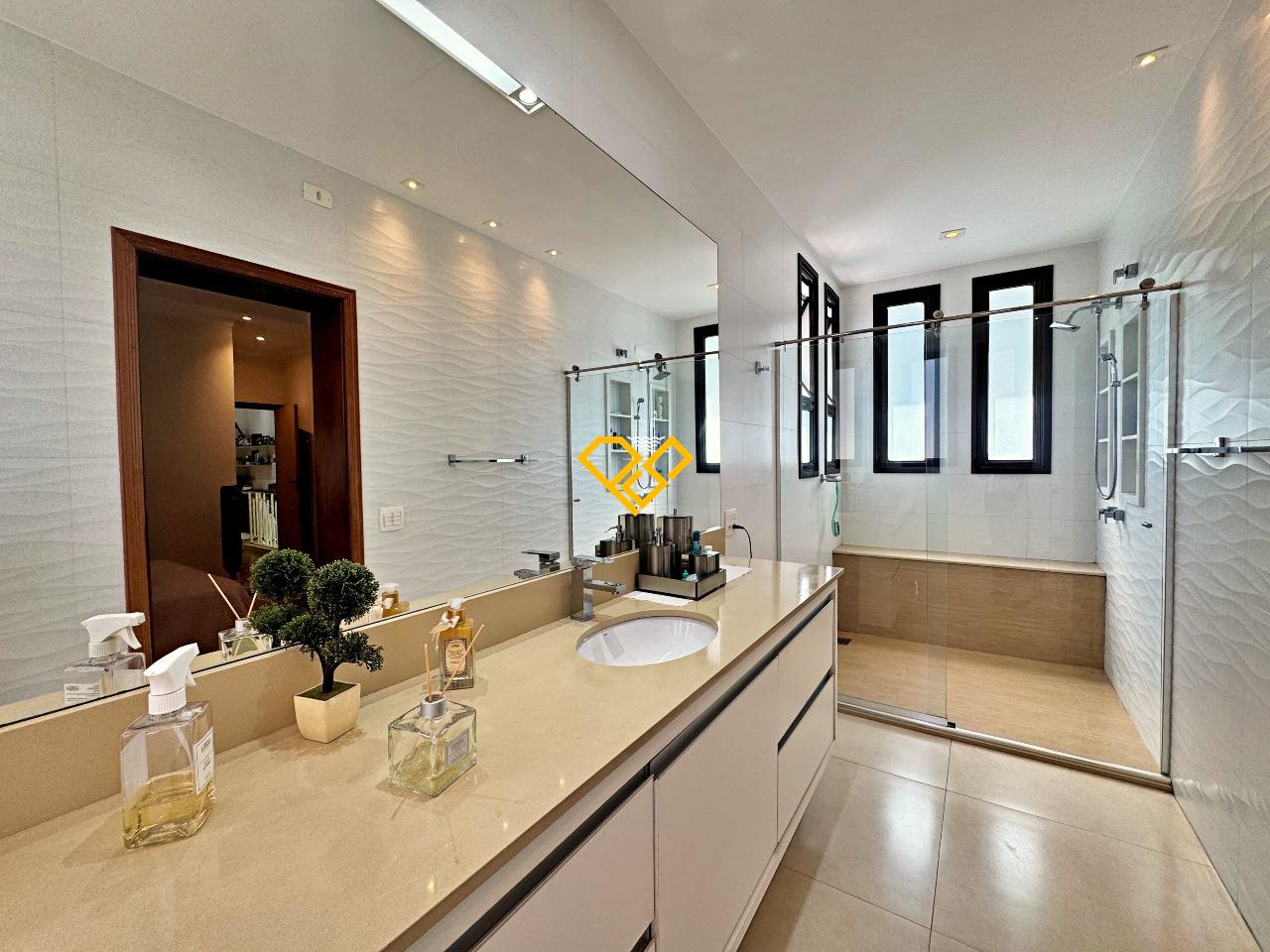 Sobrado à venda no Embaré: 