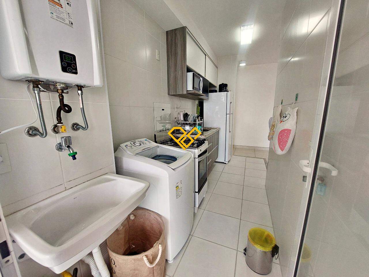 Apartamento à venda no José Menino: Área de serviço e cozinha
