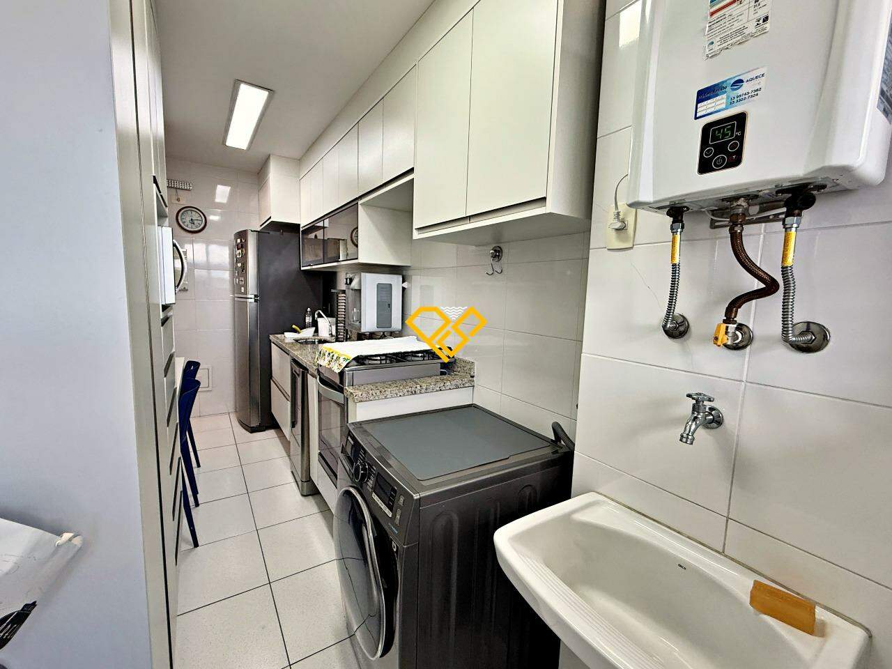 Apartamento à venda no Gonzaga: Cozinha e área de serviço