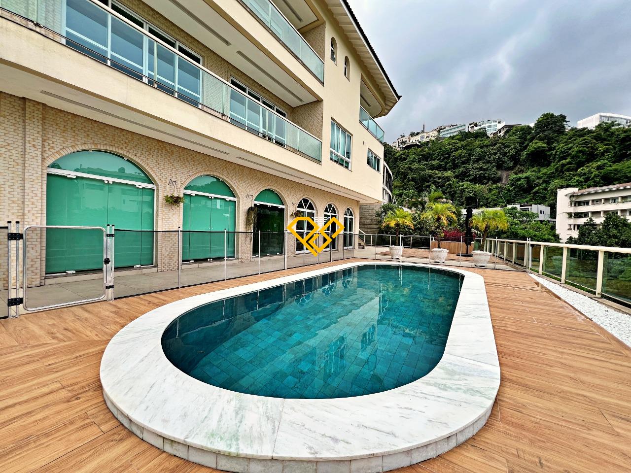 Casa à venda no Santa Terezinha: Piscina