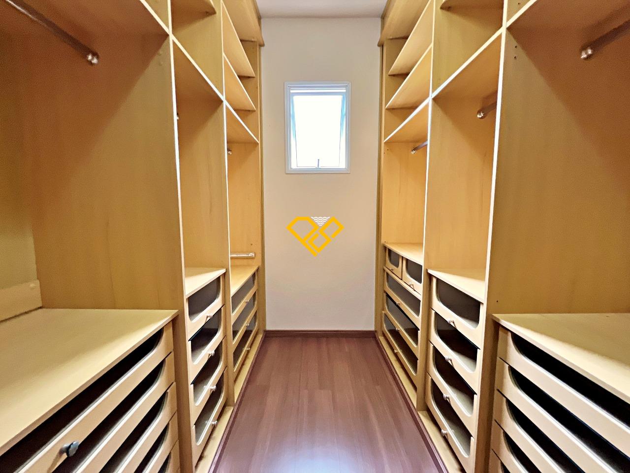 Casa à venda no Santa Terezinha: Closet