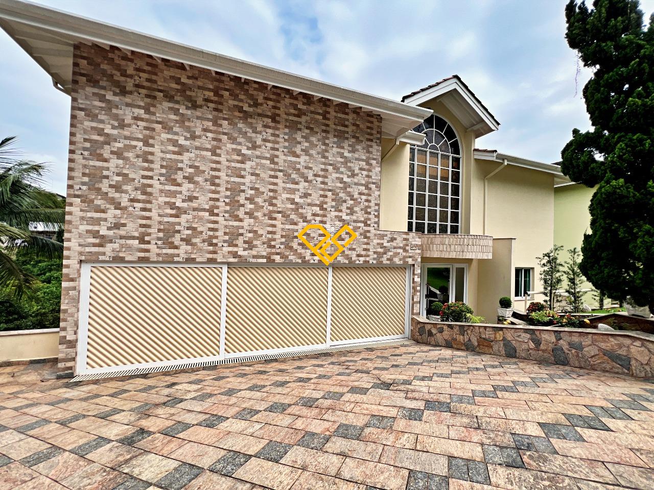 Casa à venda no Santa Terezinha: Entrada da garagem 