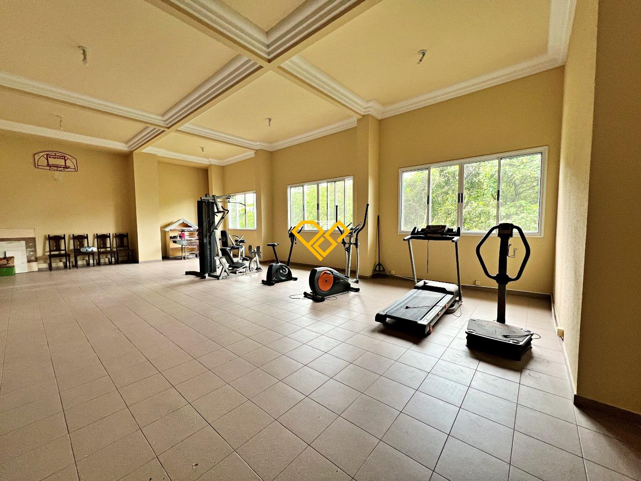 Casa à venda no Santa Terezinha: Subsolo com espaço para sala de ginastica 