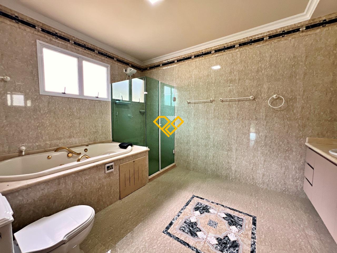 Casa à venda no Santa Terezinha: Suíte com banheira