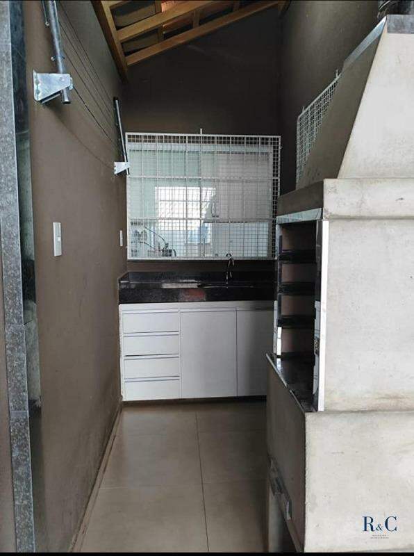 Casa à venda no Prolongamento Jardim Ângela Rosa: 