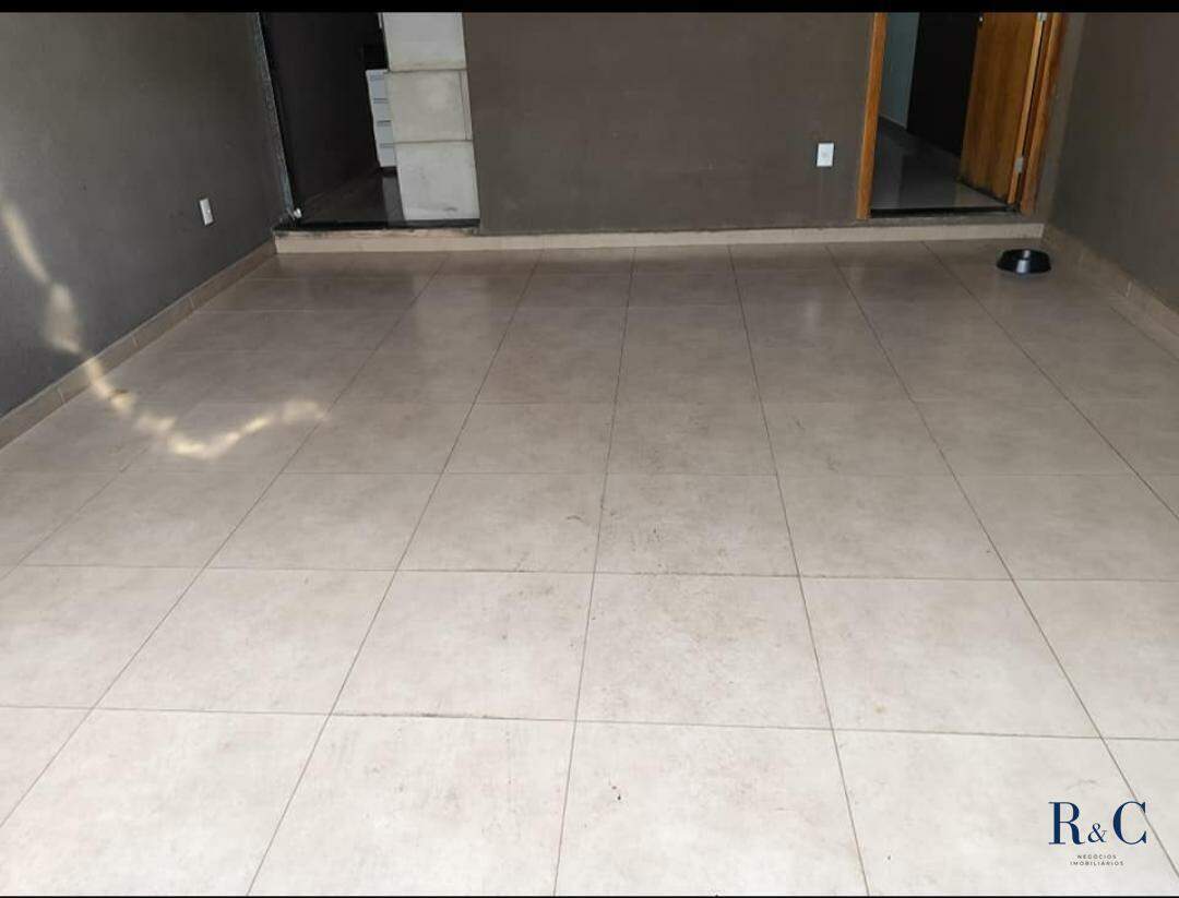 Casa à venda no Prolongamento Jardim Ângela Rosa: 