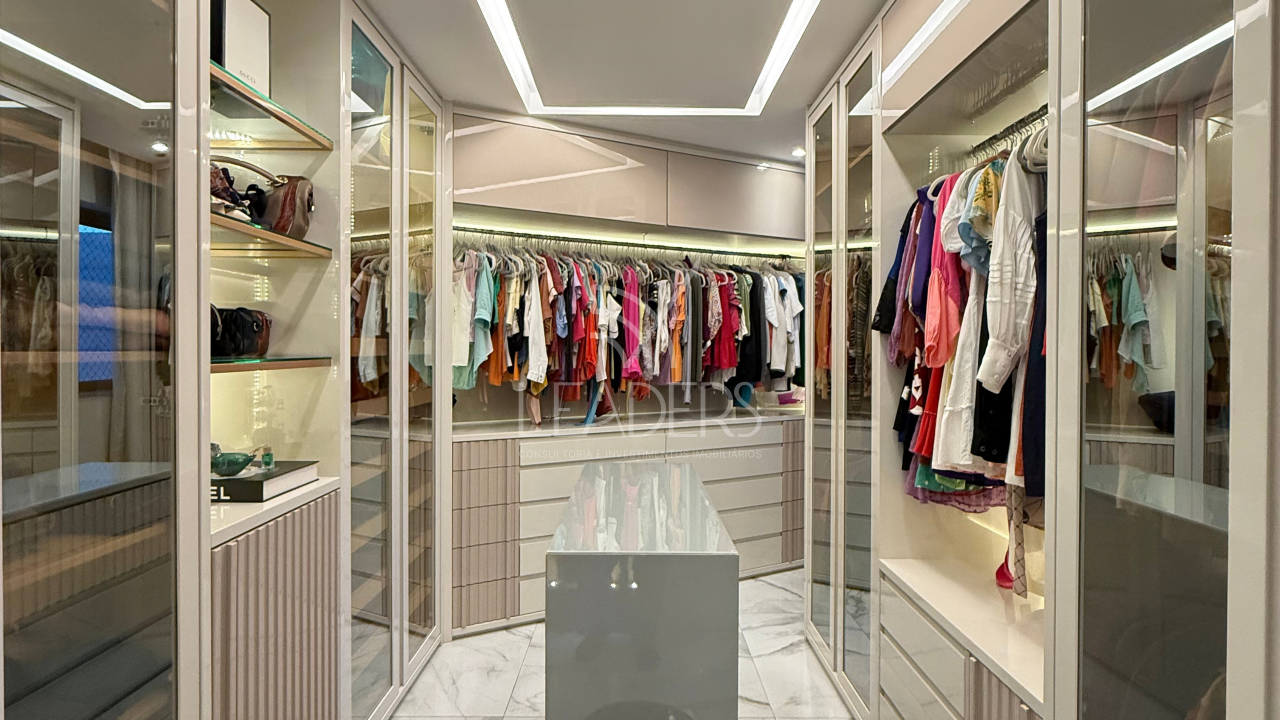 Apartamento à venda no Praia de Itaparica: CLOSET