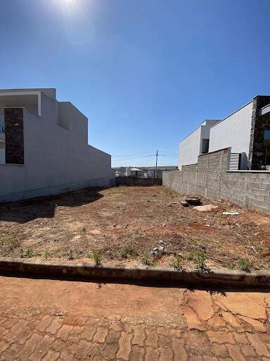 Terreno à venda no Do Século: 