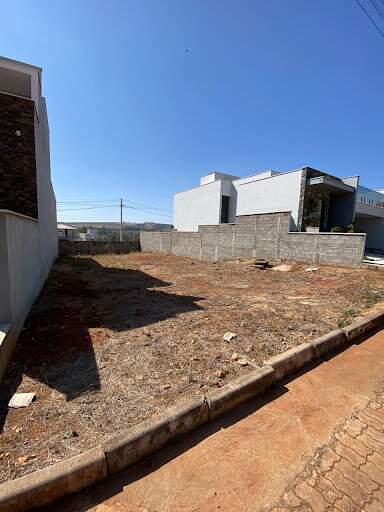 Terreno à venda no Do Século: 