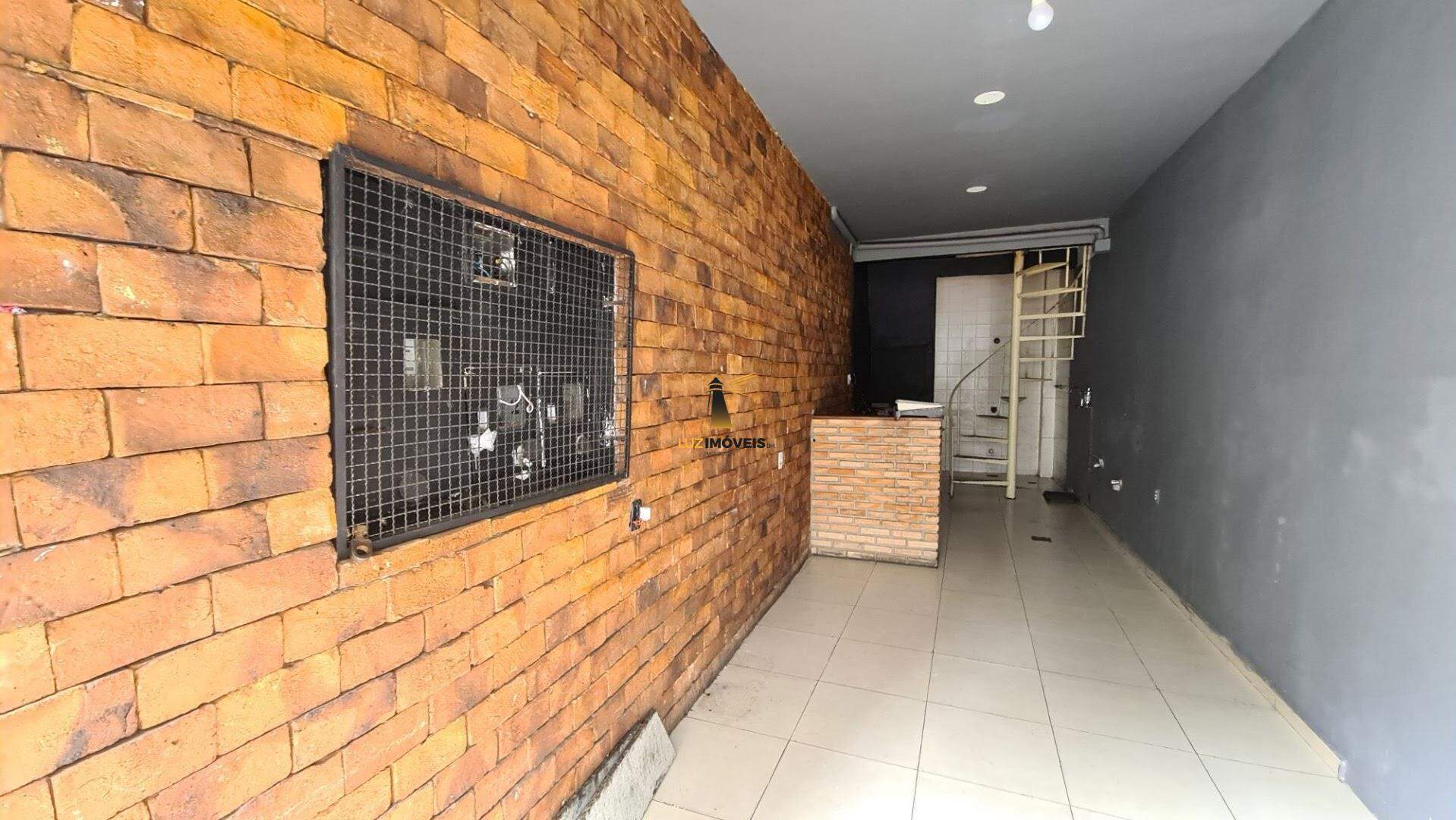 Casa para alugar com 3 quartos, 222m² - Foto 2