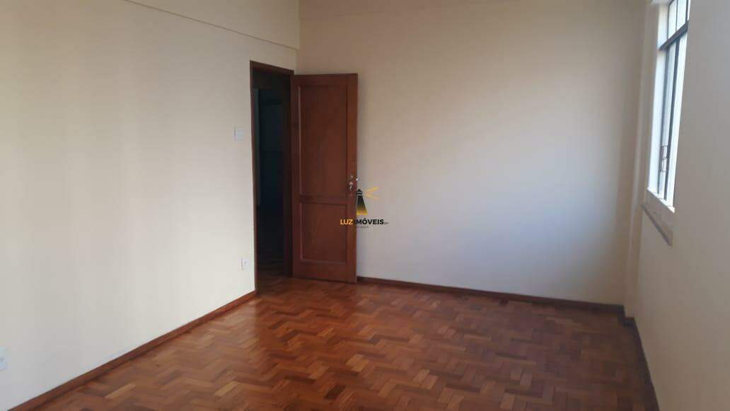 Apartamento à venda com 3 quartos, 200m² - Foto 10