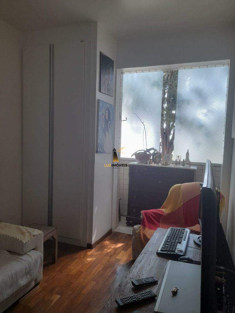 Apartamento à venda com 3 quartos, 125m² - Foto 4