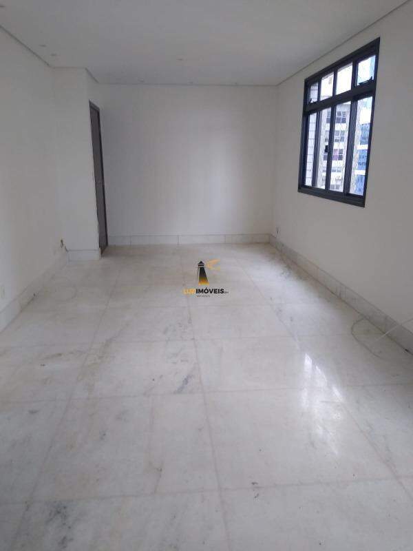 Apartamento à venda com 3 quartos, 216m² - Foto 4